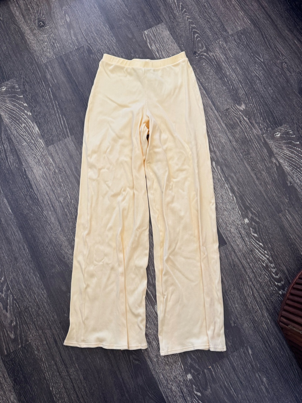 Alo mid rise dreamlight pants yellow - Picture 2 of 5